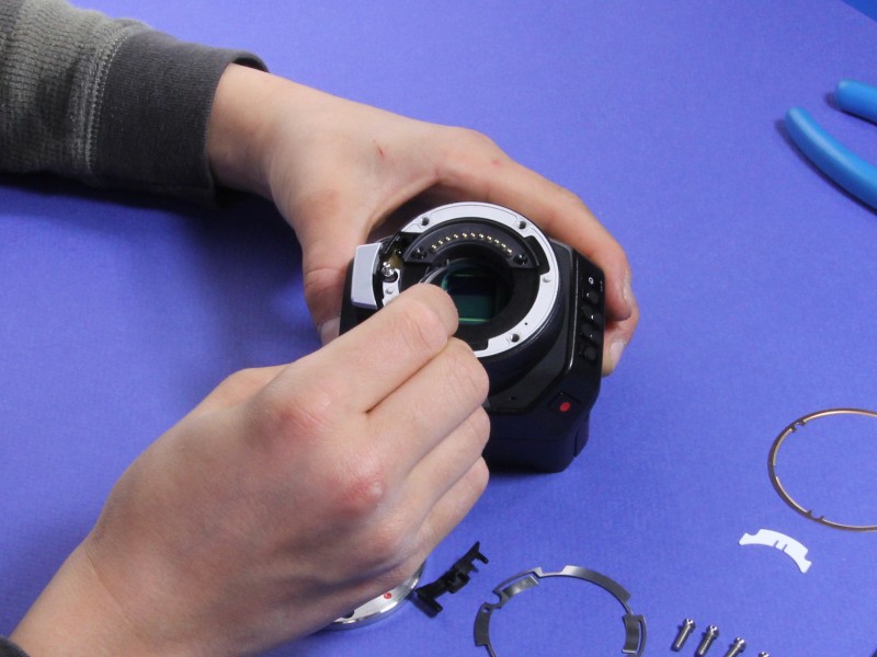 Tweezers moving the camera electrical contact block forward